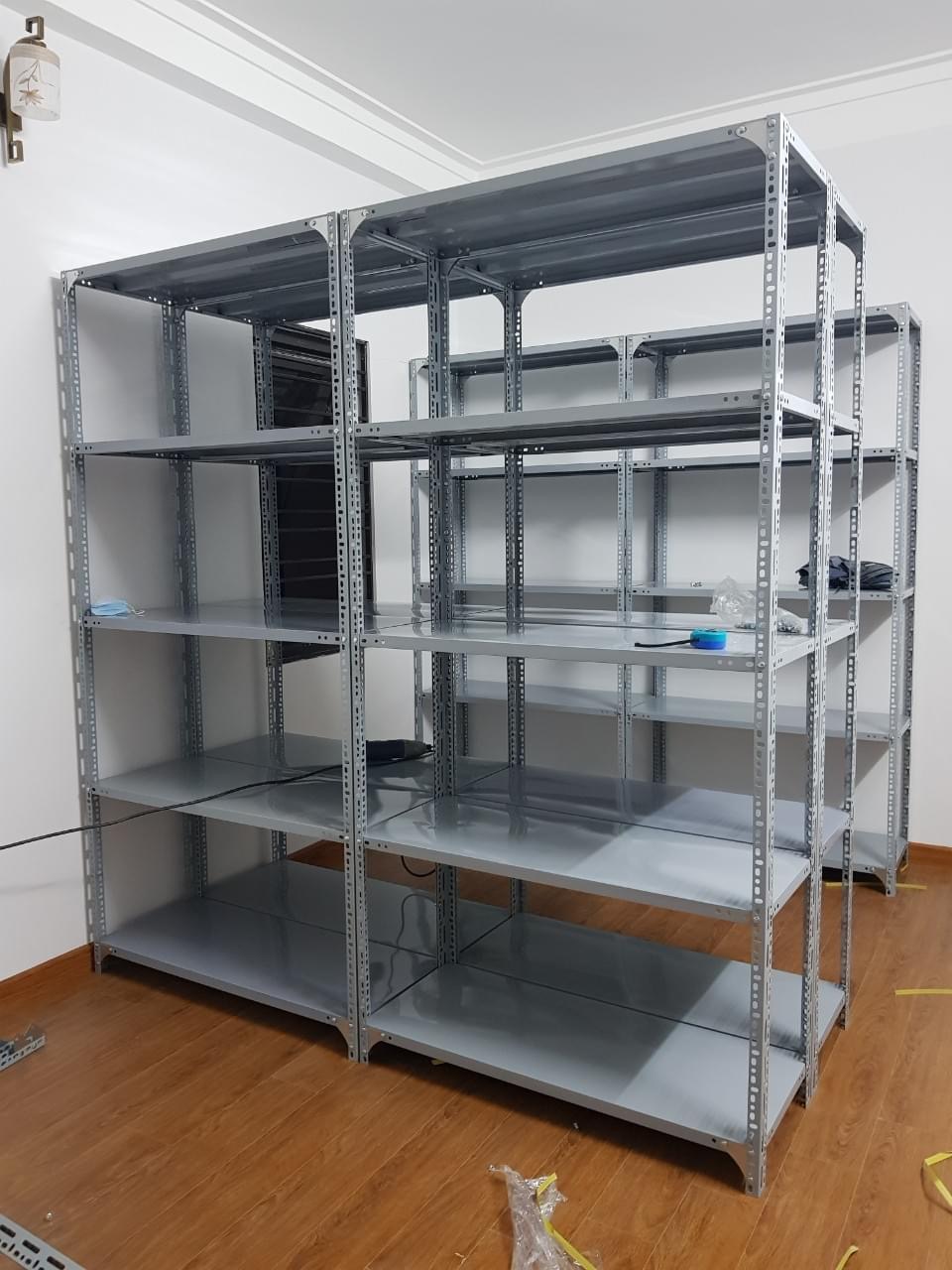 Kệ sắt v lỗ 5 tầng: dài 1200 x rộng 400 x cao 2000 1 ke-sat-v-lo